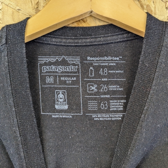 Patagonia P6 Black Regular Fit T-shirt Short Sleeve Print Logo Back Men's Medium - Picture 4 of 6